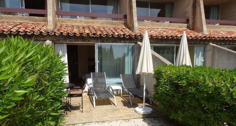 83 Hotel Le Lavandou Exterior photo
