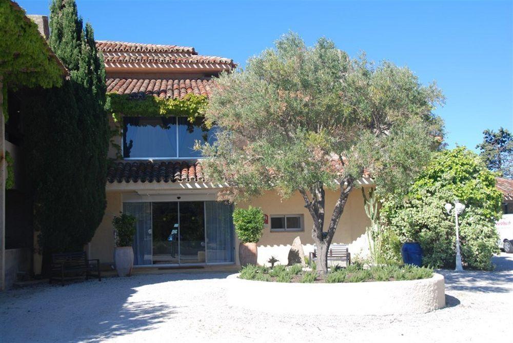 83 Hotel Le Lavandou Exterior photo