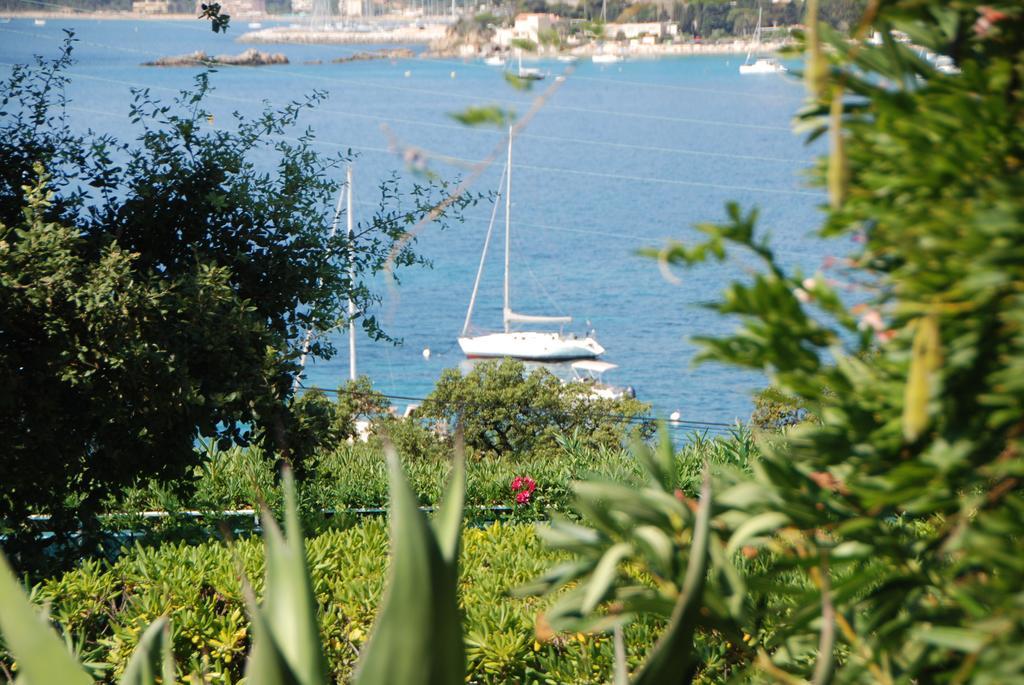 83 Hotel Le Lavandou Exterior photo